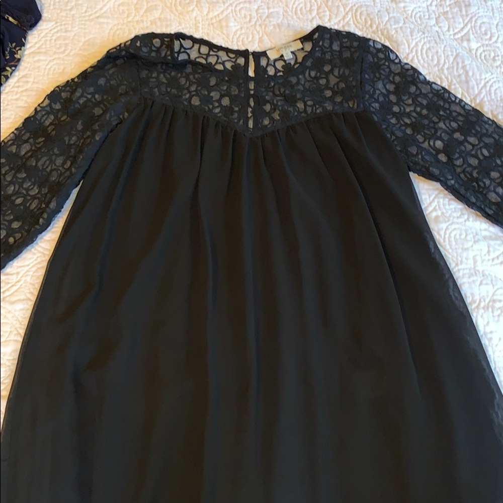 Quarter sleeve black dress